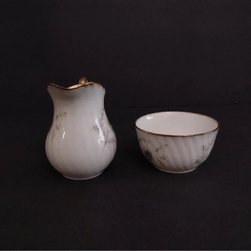 Elizabethan England Fine Bone China Cream & Sugar Set Bowl Pitcher White Daisies